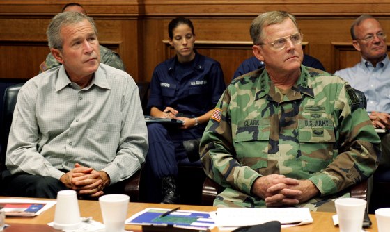 US President George W. Bush (L) and Lt.
