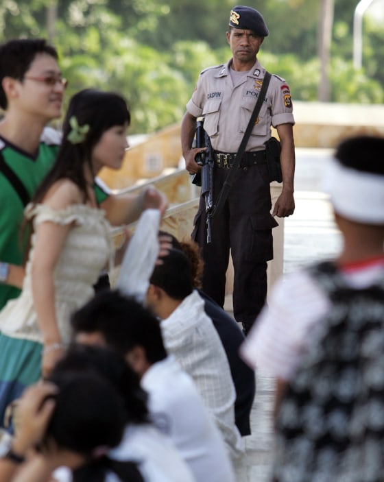 INDONESIAN POLICEMEN