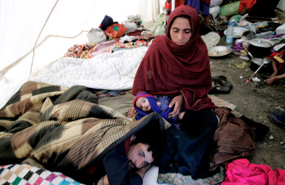 Pakistani villagers make risky decision to stay