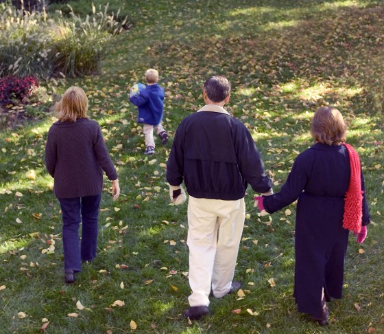 THANKSGIVING-WALK KRT PHOTOGRAPH BY JOHN MUTRUX/KANSAS CITY STAR 2005