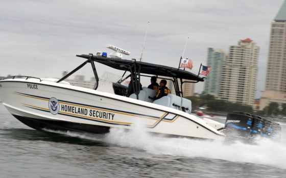 USA: COAST GUARDS SEARCH FOR SMUGGLERS AND UNDOCUMENTED MIGRANTS