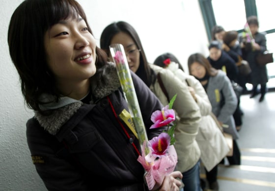 Hwang Woo-Sukm Quits His Research On Stem Cells From Cloned Human Embryos