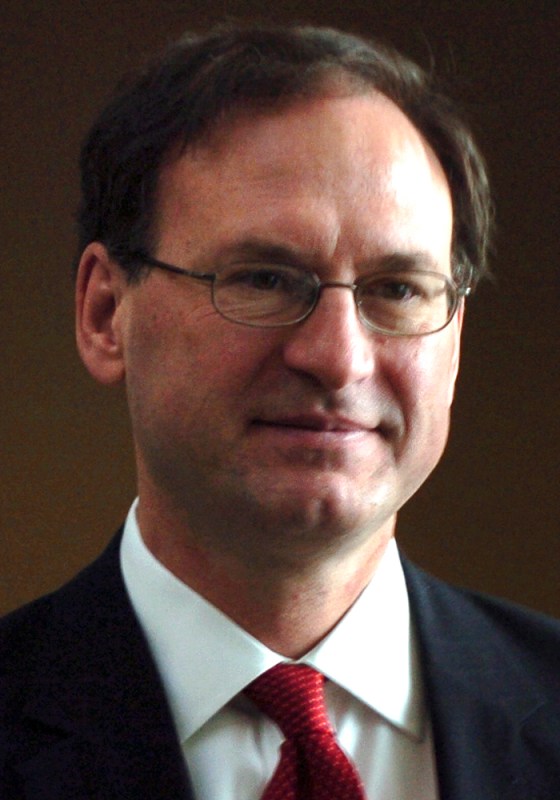 Democrats to delay vote on Alito by one week