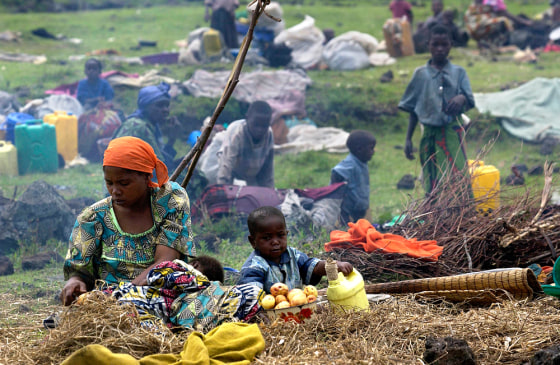 Congolese refugees cook 23 January 2006