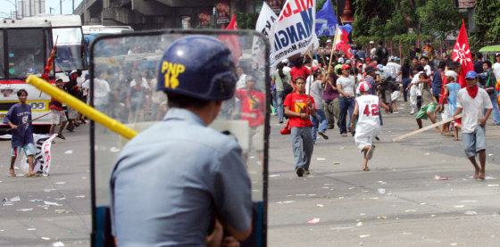 RIOT POLICE PROTESTERS