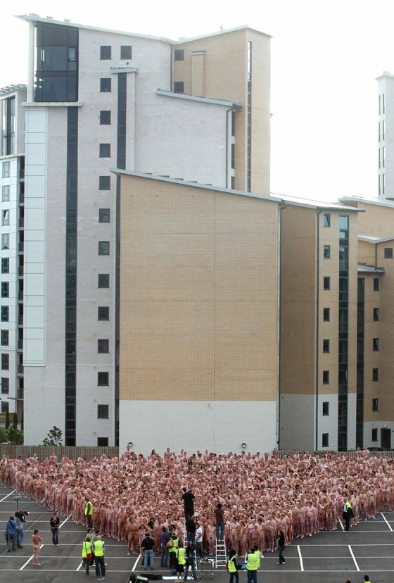 US photographer Tunick photographs around 1,700 nudes in Newcastle northern England