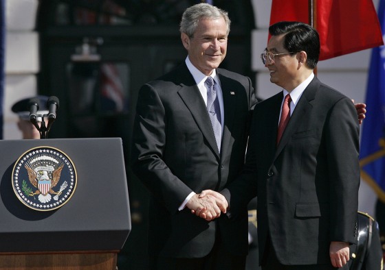 US President George W. Bush (L) shakes h