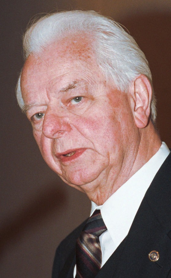 Byrd breaks record for Senate service