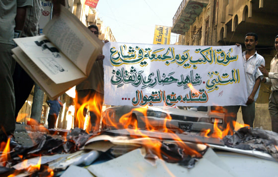 Iraqi booksellers and intellectuals hold