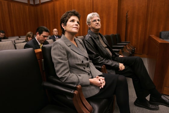 Former HP Head Dunn Surrenders To Authorities On Felony Charges