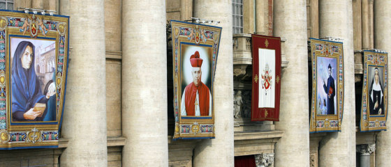 The pictures of Mexican bishop Rafael Gu