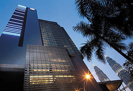 The Traders Hotel is located at the Kuala Lumpur city center, and guest rooms feature wireless broadband internet and LCD TVs. A room on the Traders Club floor comes with access to the Club lounge and private computer rooms.