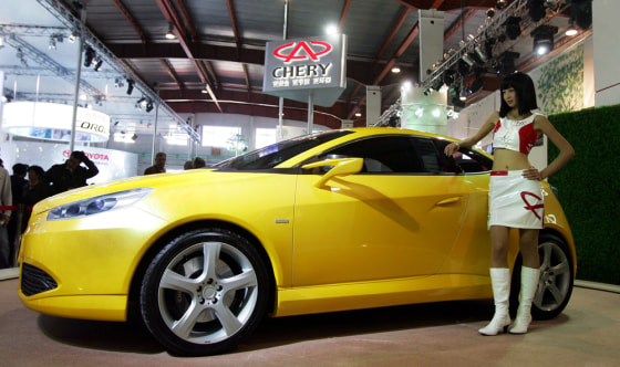 DaimlerChrysler AG is in talks with China's Chery Automobile Co. to produce a sub-compact car for the Dodge brand, Daimler executives said Friday.