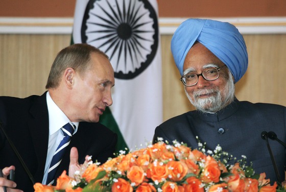 Russian President Vladimir Putin (L) and