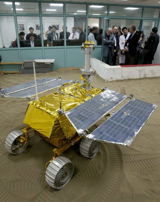 China develops rover for mission to moon