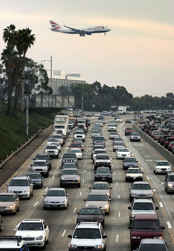 Americans Begin Traveling Ahead Of Thanksgiving Holiday