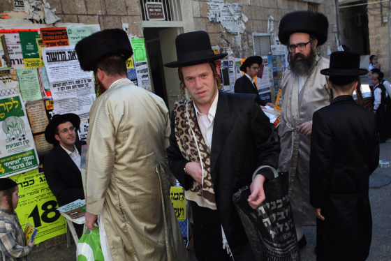 Religious Jews Atone Before Yom Kippur Begins