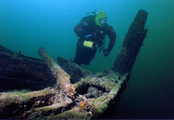 A scuba diver explores near the ship wreck Islander in Alexandria Bay, N.Y. Upstate New York offers some of the finest freshwater scuba diving in the nation, a cloistered natural attribute state officials and scuba enthusiasts are trying to promote through the creation of two 'diving trails.'