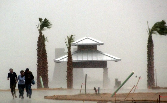 People run off pier as Hurricane Ivan comes ashore in Pensacola Florida