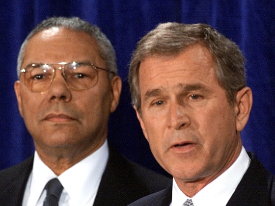 Image: US President-elect George W. Bush (R) announces his nomination of retired General Colin Powell (L) as Secretary of State