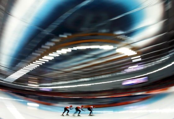Image: The Netherlands' women skate toward an Olympic record.
