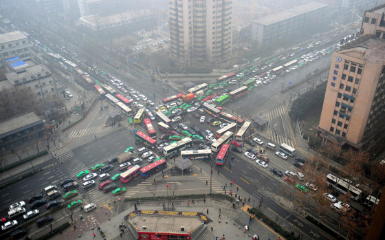 Image: Vehicles are stuck in a traffic jam in heavy smog after the traffic lights were broken-down