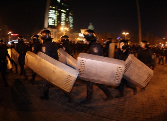 Image: Riot police gather to prevent clashing between pro-Ukrainian and pro-Russian activists during a rally in central Donetsk