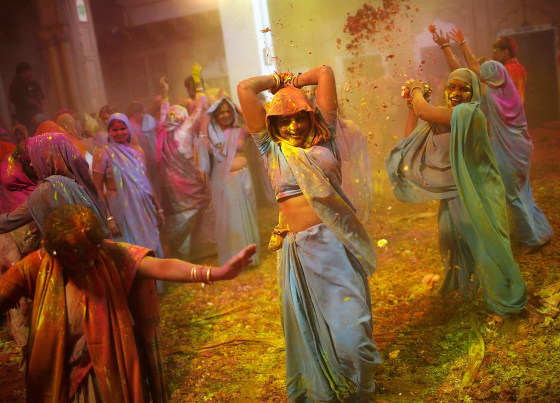 Image: Women, who are widows, dance during the Holi celebrations at a widow's ashram in Vrindavan