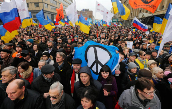 Image: People take part in an anti-war rally in Moscow