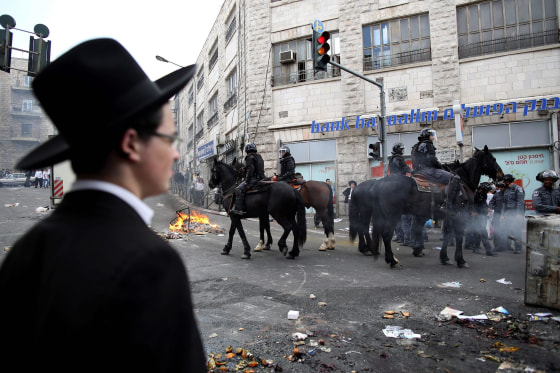 Image: Demonstration of ultra-Orthodox Jews in Mea Shearim