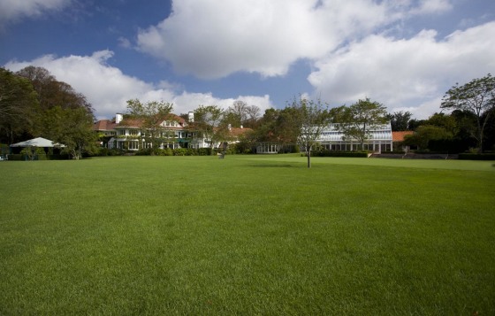 Hoppin' Hamptons. The average sale price for real estate in the Hamptons soared by 40 percent, to $1.7 million, in the first quarter.