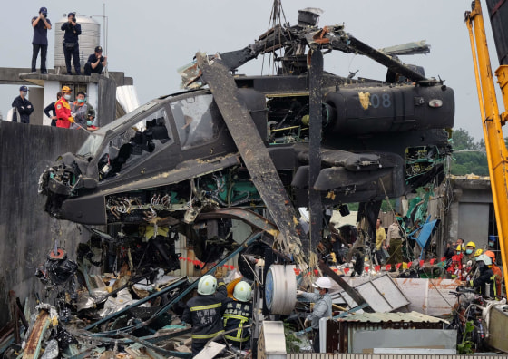 Image: Workers lift a damaged U.S.-made AH-64E Apache attack helicopter from a roof in Taoyuan, northern Taiwan