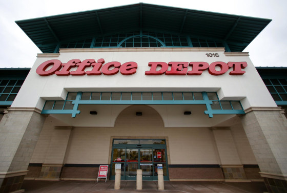 Office Depot says it is closing 400 stores in the United States in a cost-cutting campaign.