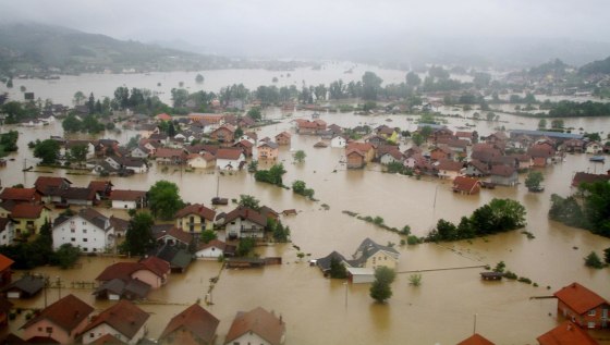 Image: Homes sit submerged due to overflowinh rivers in Doboj, a northern city of Bosnia and Herzegovina