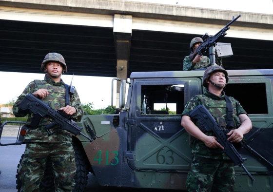 Image: Thai soldiers take up position on a street outside the Centre for the Administration of Peace and Order (CAPO) after soldiers were sent in to seize the building