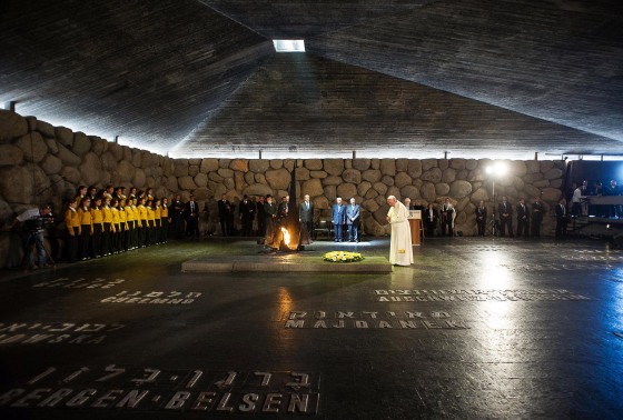 Image: Pope Francis lays a wreath at the Hall of Remembrance at the Yad Vashem Holocaust memorial in Jerusalem