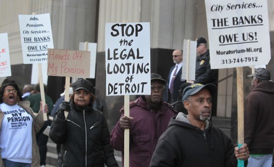 Image: Several hundred protestors and their supporters demonstrate outside Federal courthouse in Detroit