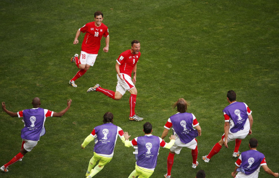 Image: Switzerland's Seferovic celebrates his goal against Ecuador with his teammates