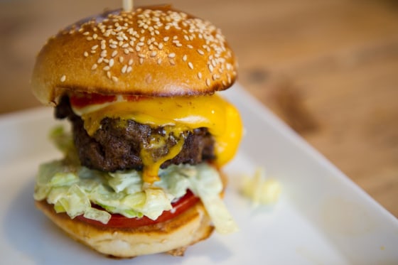 Image: A chesseburger