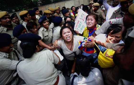 Image: indian Police Detain Tibetan Protesters