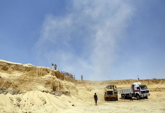 Wave of Patriotism as Egypt Raises $9 Billion for Suez Canal