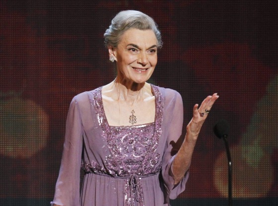 Actress Marian Seldes accepts her lifetime achievement award at the American Theatre Wing's 64th annual Tony Awards ceremony in New York, in this June 13, 2010 file photo.