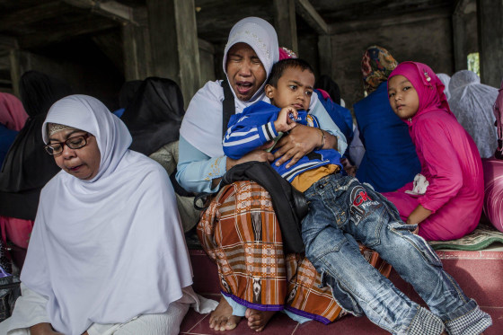 Image: *** BESTPIX *** Locals Gather To Commemorate The Deceased 10 Years After Indian Ocean Tsunami