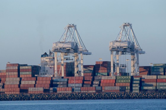 Image: Containers waiting for be offloaded