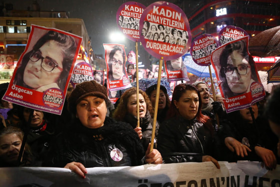 Image: TURKEY-CRIME-WOMEN-RIGHTS-PROTEST