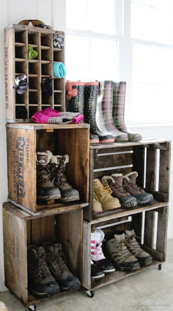 Shoe rack for winter boots shop