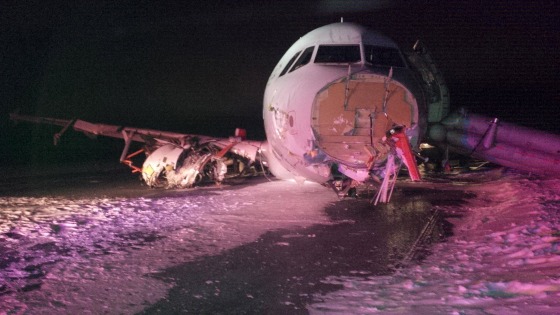 Image: Air Canada Airbus A320 lies in the snow after it skidded off the runway at Halifax International Airport