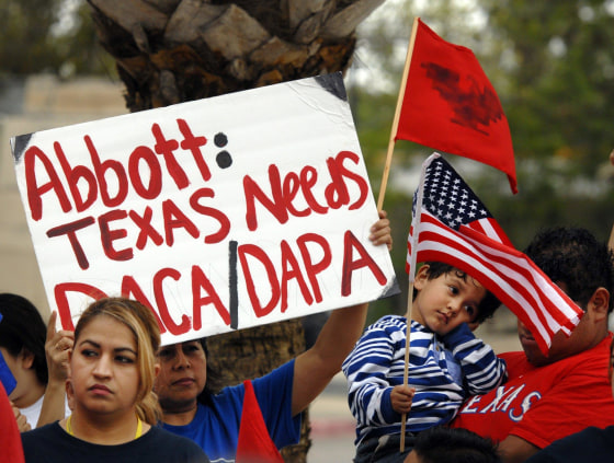 Image: Immigrants' rights protesters in Texas