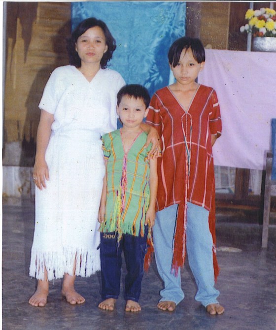 (L-R) Ta Kwe Say's mother, Ta, and his brother in Burma.