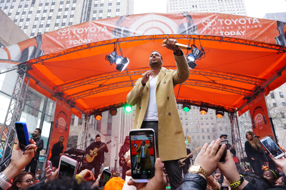 Image: Concert goers take pictures of Romeo Santos